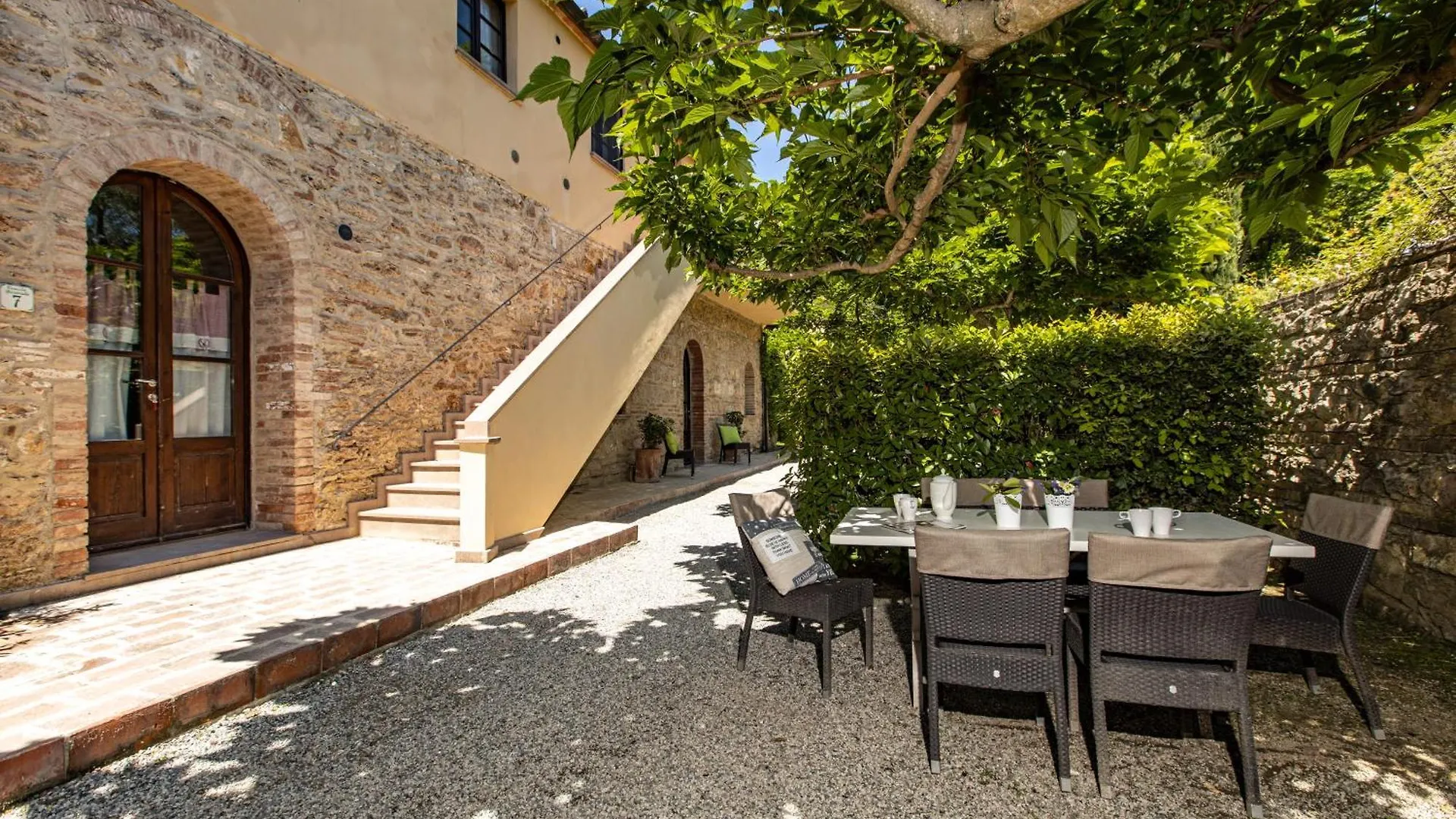 Tenuta Quarrata Capannoli Aparthotel